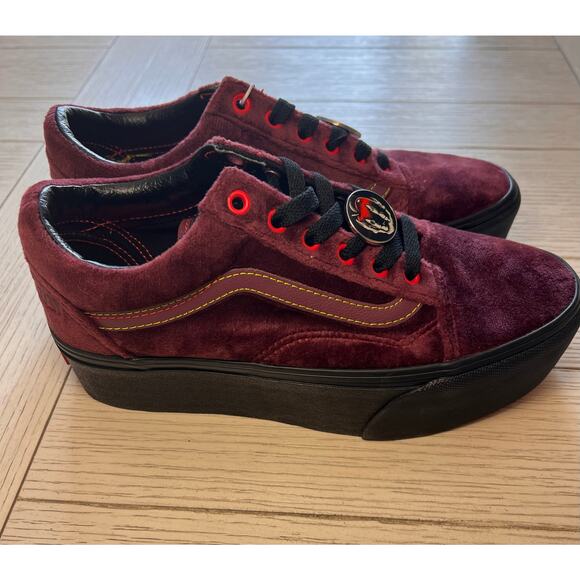 NWT Vans limited edition Disney old‎ school stackforms Snow White velvet. Sz 7.5 - Picture 1 of 9